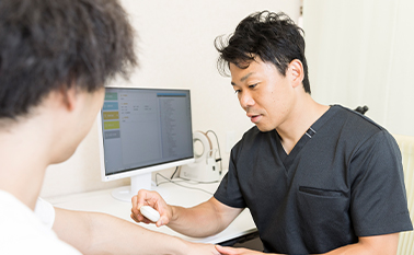 皮膚科専門医による丁寧な診療